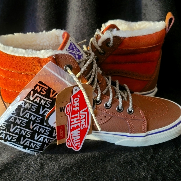 Shoes - Picture 2 of 7